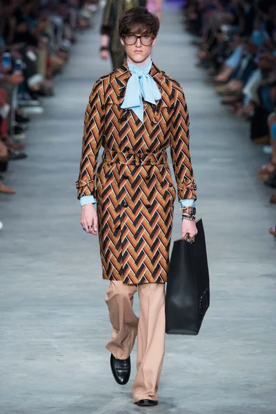 Look 28